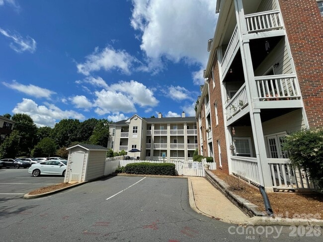Photo - 301 Queens Rd