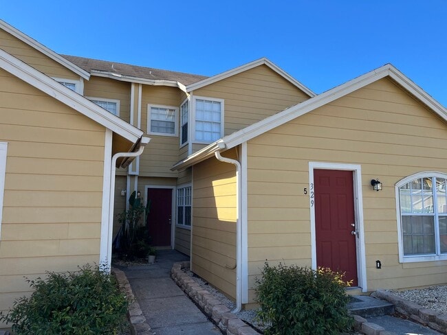 Building Photo - 3bed/2bath townhouse close to Disney inclu...