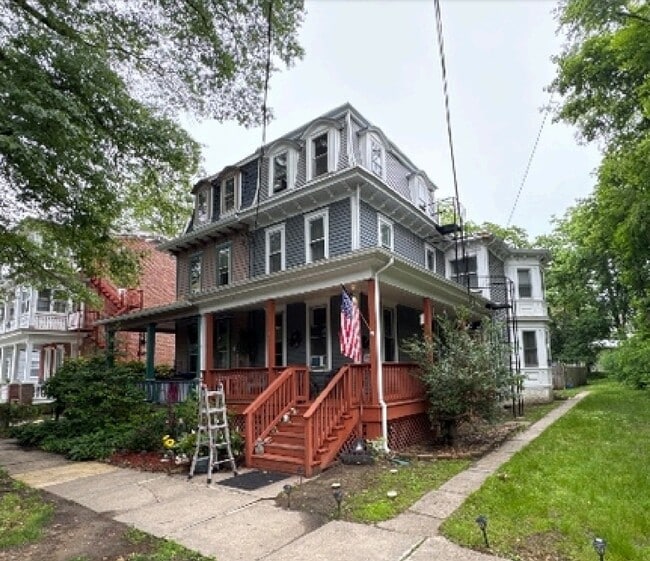 Building Photo - 105 Broad St