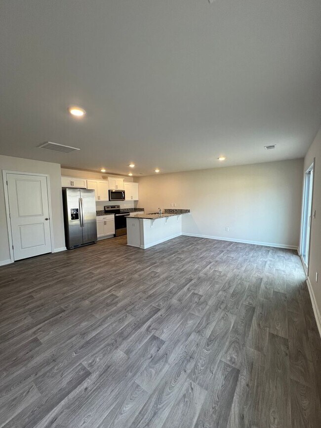 Photo - 4 Bed 2.5 Bath