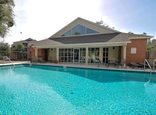 Building Photo - 2360 SW Archer Rd Unit Campus Edge  616