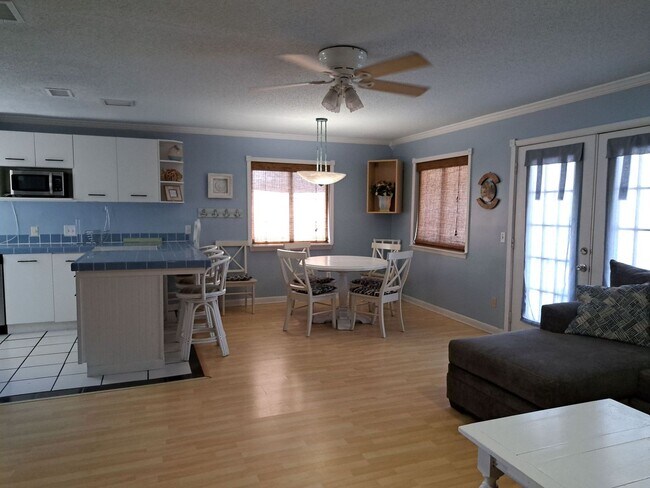 Photo - 6912 Beach Dr Unit 6912 Beach Dr