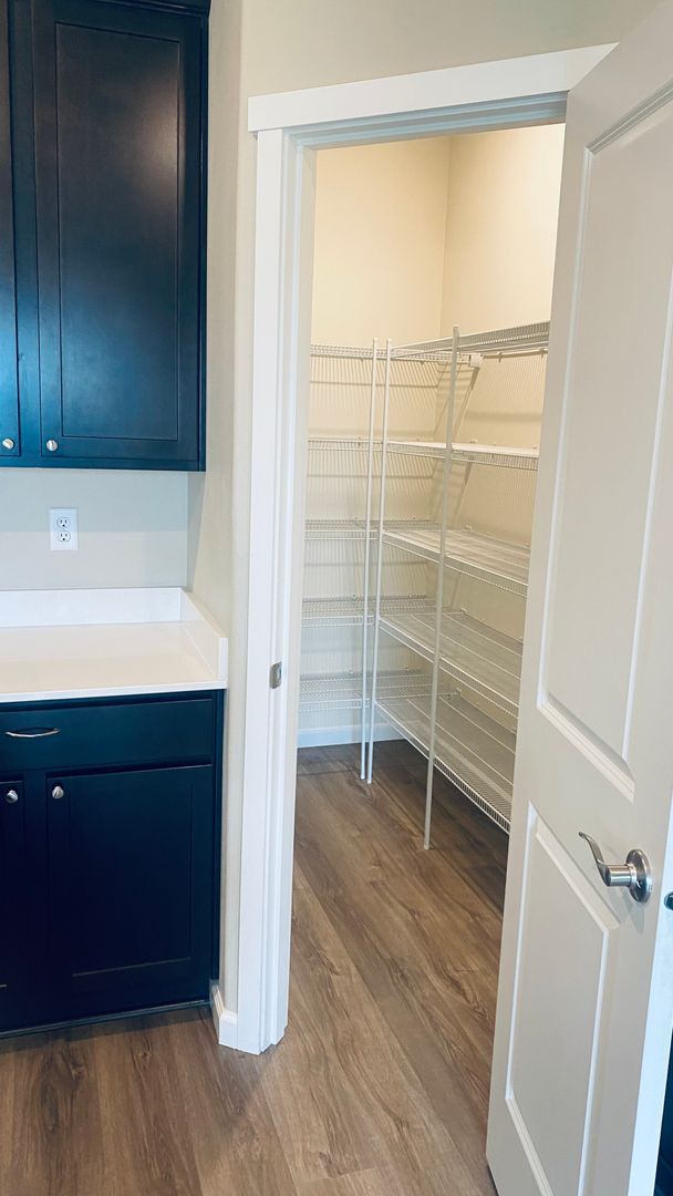 Photo - 5 Bedrooms and an Office Space!