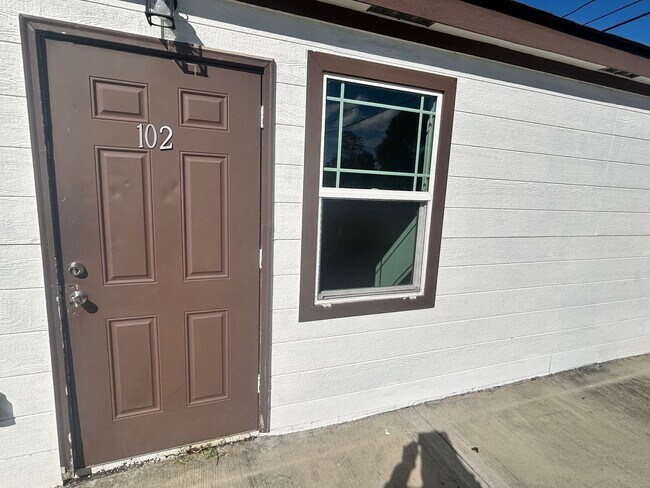 Photo - 143 Claire Ave Unidad 143 Claire Ave N  102