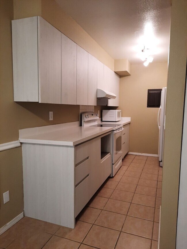 Photo - Steilacoom Gardens (HOA), 2 bedroom, 1 bath Townhome Style Condo. $300 off of the 1st full month ...