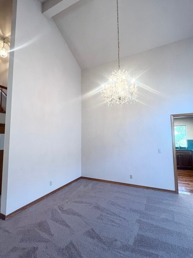 Photo - 1305 Manzano Way