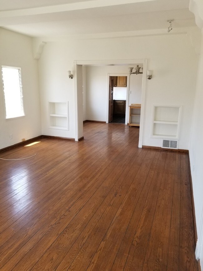 Photo - 855 S Shenandoah St Unidad 4