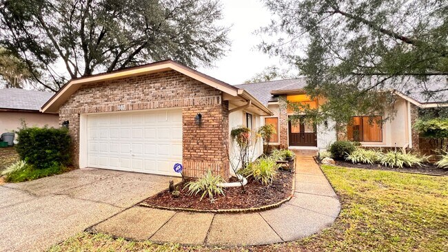 Photo - Charming 3-bedroom, 2 -bathroom pet friend...