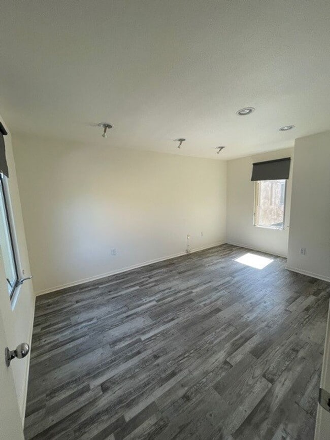 Building Photo - Urban 1 bedroom 1 bath townhome in Little Italy!
