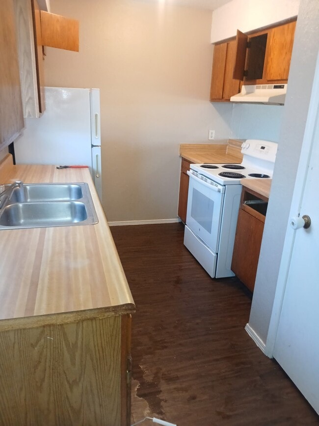 Photo - 4301 Yorkshire Dr Unit 10