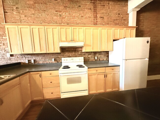 Photo - 126 W Main St