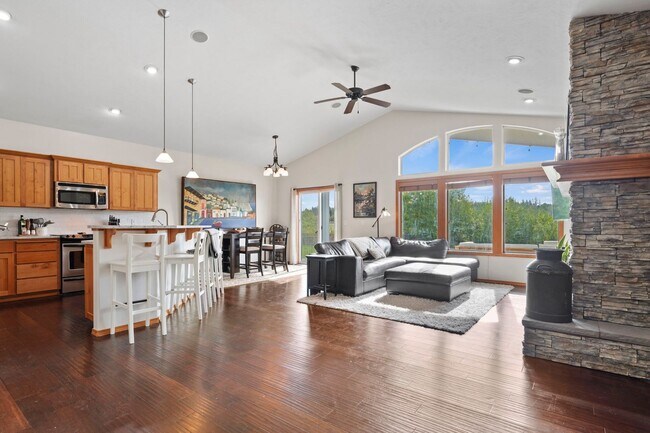9905 W January Dr