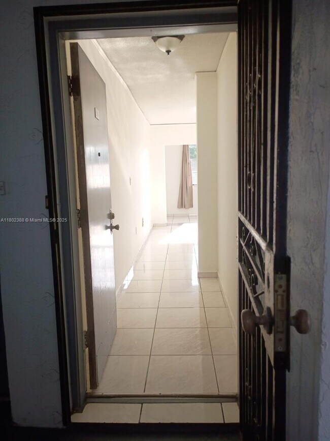 Building Photo - 1800 SW 25th St Unit 2305 Rental