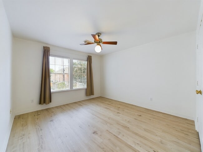 Photo - 5627 Winsome Ln