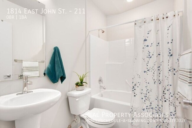 Photo - 1814 E John St Unit 211