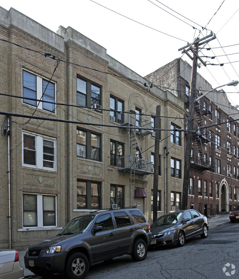 Photo - 100 Waldo Ave Apartments