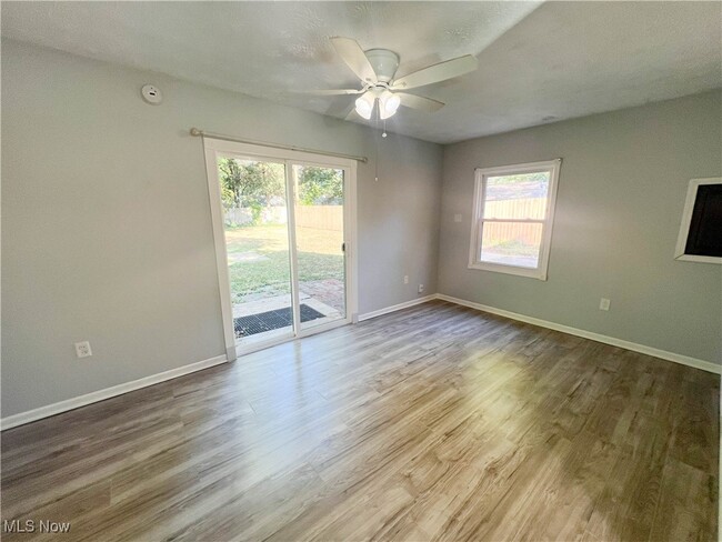 Photo - 2290 Suncrest Dr