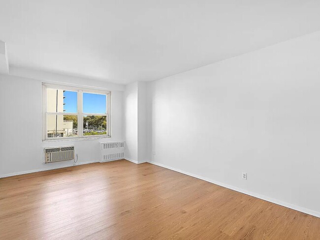 Photo - 2650 Ocean Pkwy