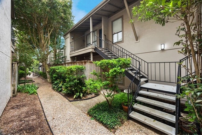 Building Photo - 5711 Sugar Hill Dr Unit 32 Rental