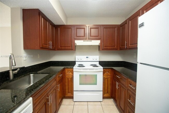 Building Photo - 9491 Palm Cir S Unit 101