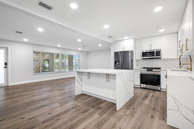 Photo - 2298 NE 4th Ave