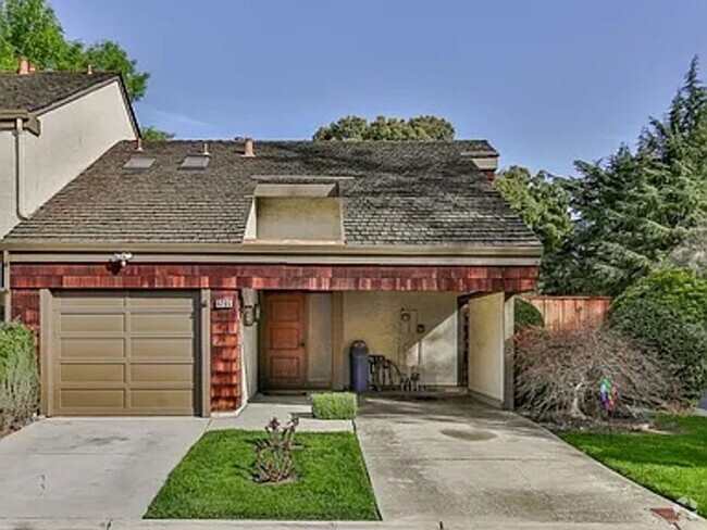 Building Photo - LIGHT AND BRIGHT CORNER SINGLE FAMILY HOME...