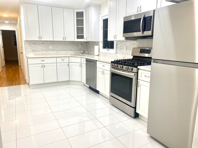 Building Photo - 517 Liberty Ave Unit 1 Rental