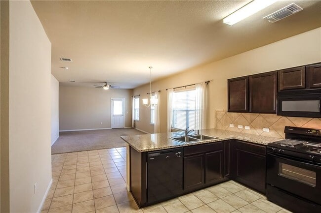 Photo - 607 Brashear Ln
