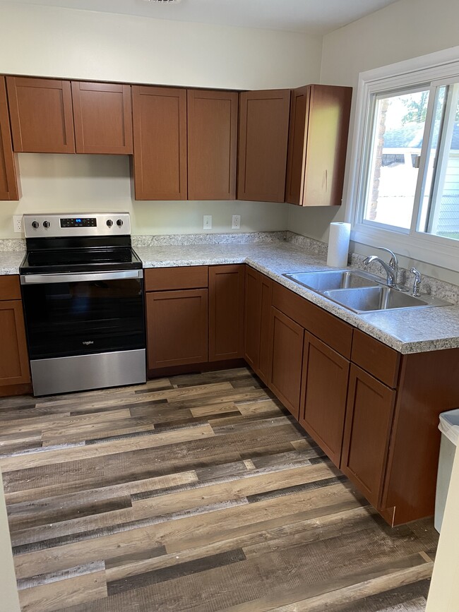 Photo - 422 Theodore Dr