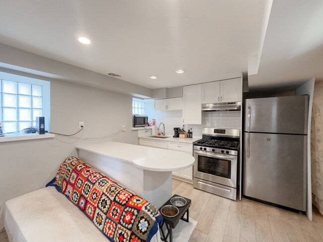 Photo - 2046 W Iowa St Unit G1