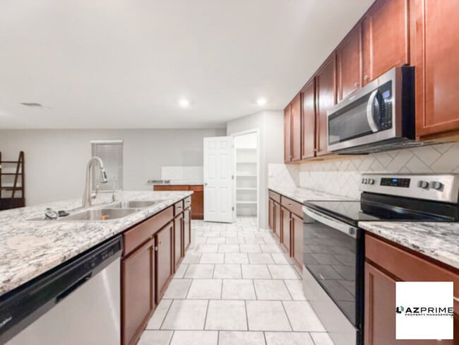 Photo - Modern 4/3 Phoenix Home with Solar &amp; Mountain Views!