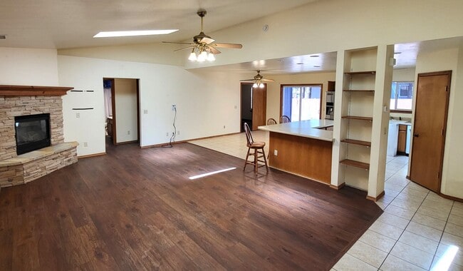 Building Photo - Bright Spacious Kachina Village Home!