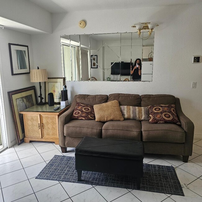 Photo - 2440 Kuhio Ave.