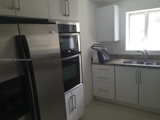Photo - 170 SE 14th St Unidad 3005