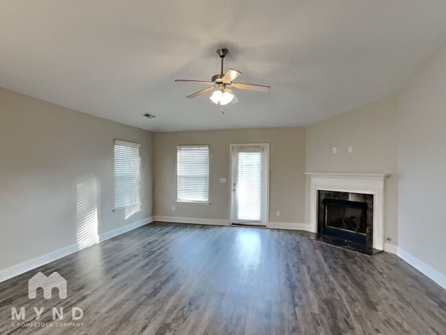 Photo - 566 Waterford Ln