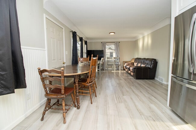 Photo - 825 Madison St