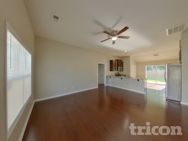 Photo - 474 Finch Ln