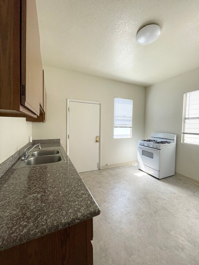 Photo - 5th St Apartments