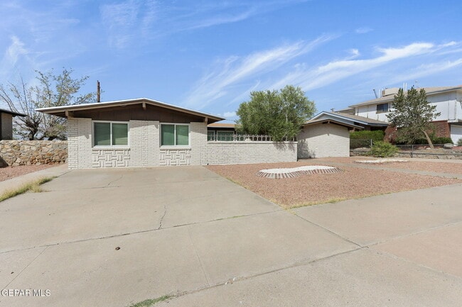 Photo - 4871 Los Reales Dr