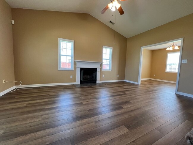 Photo - 304 Mann St