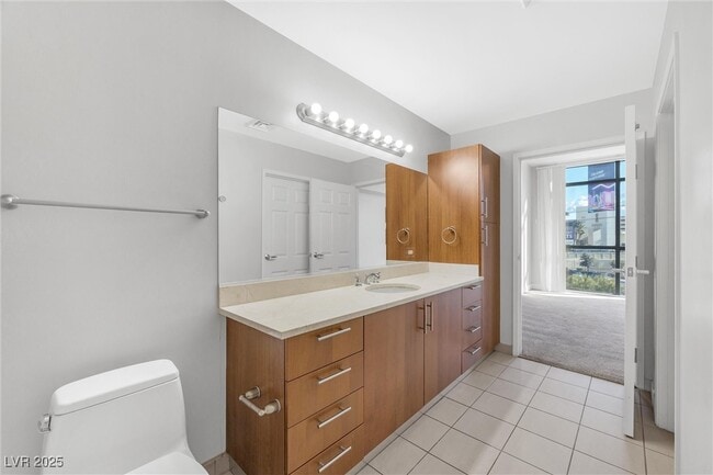 Building Photo - 200 W Sahara Ave Unit 206