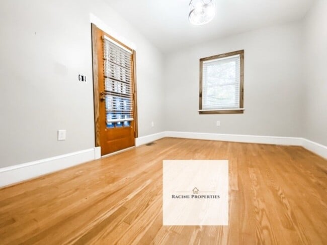 Photo - Two Story Home in Clinton!