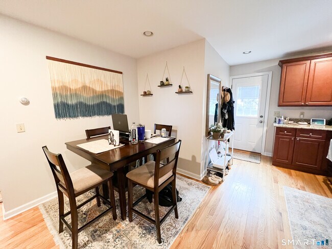 Photo - 156 W Main St Unidad 1