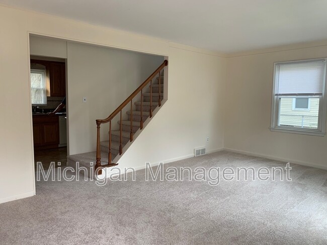 Photo - 32469 Rosslyn Ave