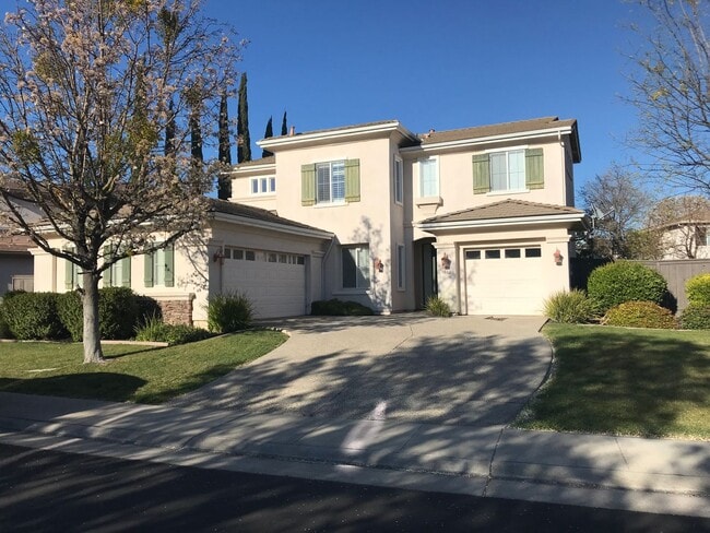 Building Photo - 4 Bed | 3 Bath | 2658 SF |Two Story | 3 car garage home | Tenant pays $200 for WS&G