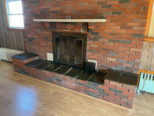 Photo - 215 Karsey St