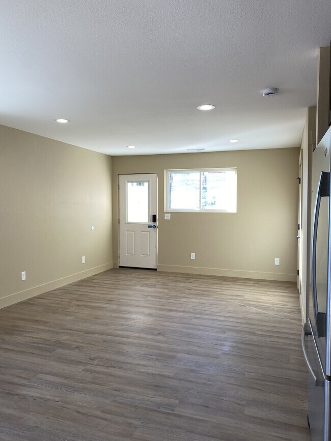 2 Bedroom Duplex in Manitou - Prospect