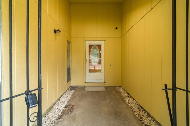 Photo - 16238 Brookford Dr