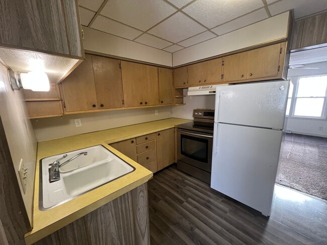 Building Photo - 406 S 6th Ave Unit Upper