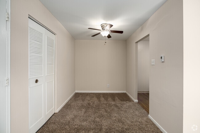 1BR, 1BA - 750SF - Dining Room
